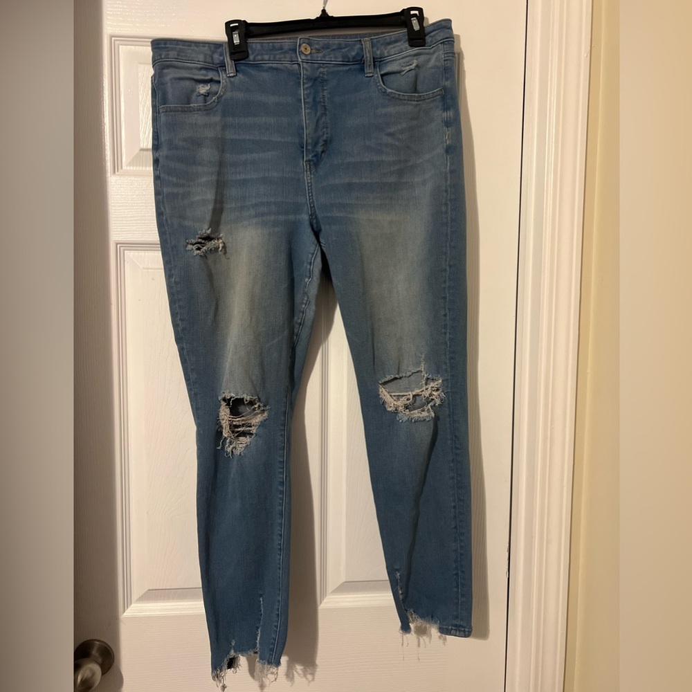 American Eagle Super Hi-Rise distressed Jegging Size 18 regular